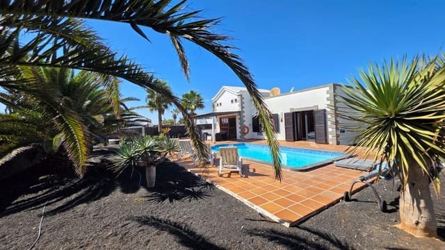 2 soveværelse Villa til salg i Montaña Roja, Yaiza med swimmingpool garage - € 465.000 (Ref: 9386543)