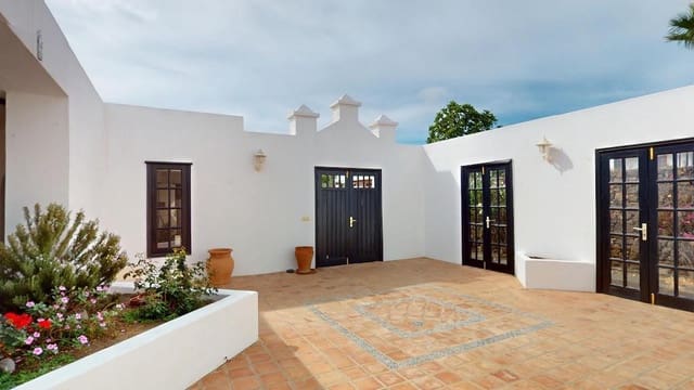 3 Zimmer Villa zu verkaufen in Playa Blanca, Yaiza mit Pool - 840.000 € (Ref: 9440860)