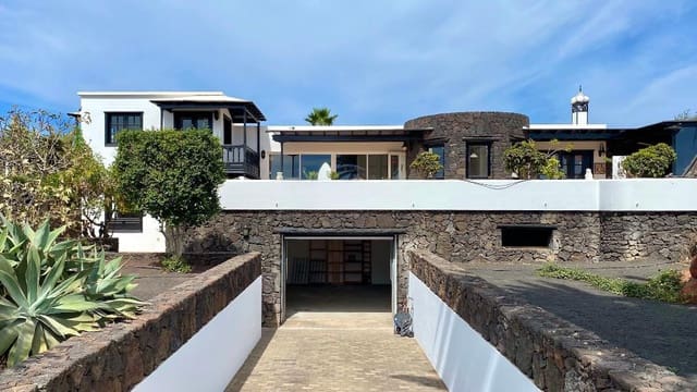 3 Zimmer Villa zu verkaufen in Playa Blanca, Yaiza mit Pool - 840.000 € (Ref: 9440860)