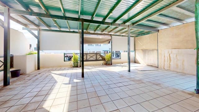 Commercieel te koop in Playa Blanca, Yaiza - € 320.000 (Ref: 9740077)