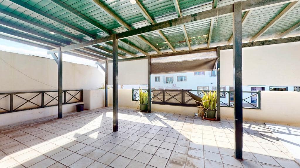 Commercial for sale in Playa Blanca - € 320,000 (Ref: 9740077)