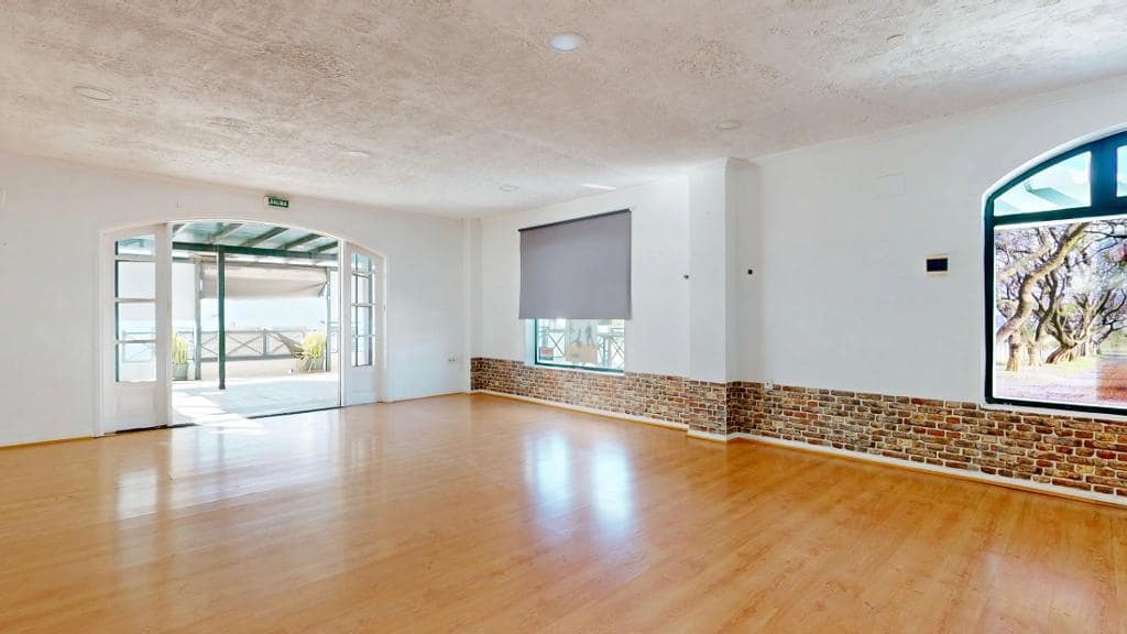Commercial for sale in Playa Blanca - € 320,000 (Ref: 9740077)