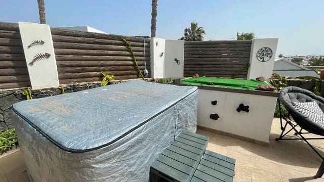 2 chambre Villa/Maison à vendre à Playa Blanca, Yaiza avec piscine - 475 000 € (Ref: 9740078)