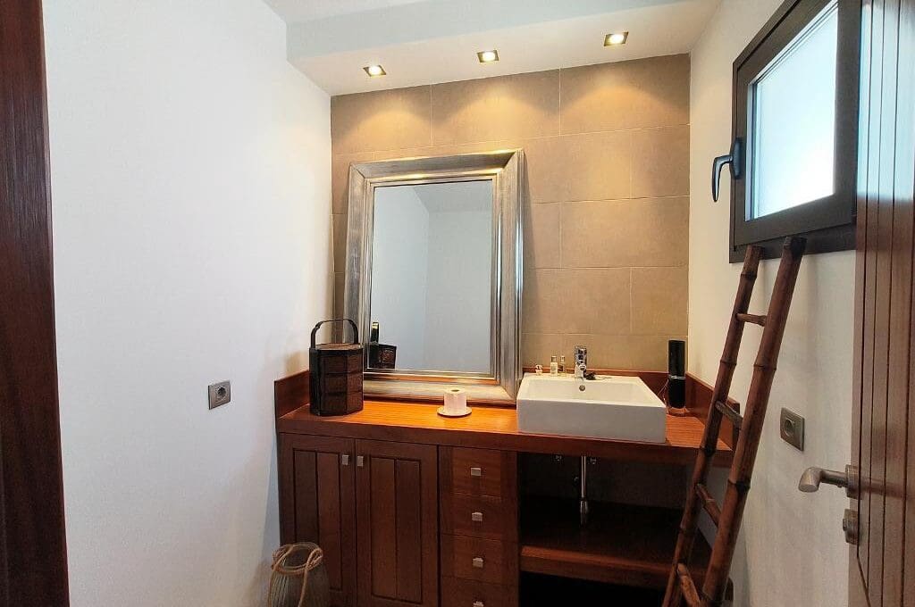 6 slaapkamer Villa te koop in Puerto Calero met zwembad - € 1.800.000 (Ref: 9809787)