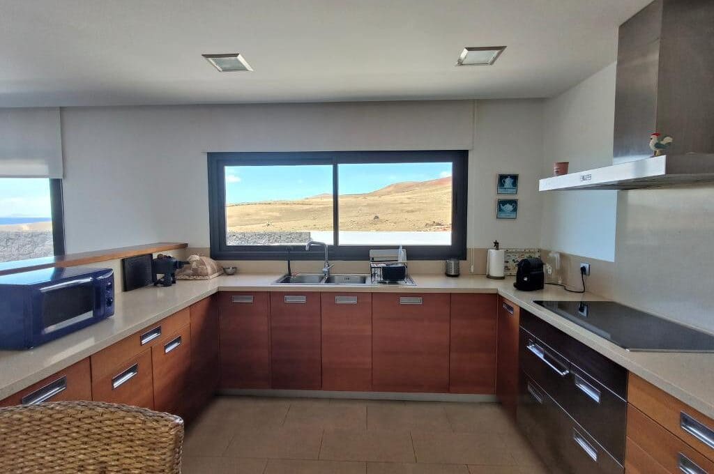 6 slaapkamer Villa te koop in Puerto Calero met zwembad - € 1.800.000 (Ref: 9809787)