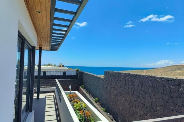 6 slaapkamer Villa te koop in Puerto Calero, Yaiza met zwembad - € 1.800.000 (Ref: 9809787)