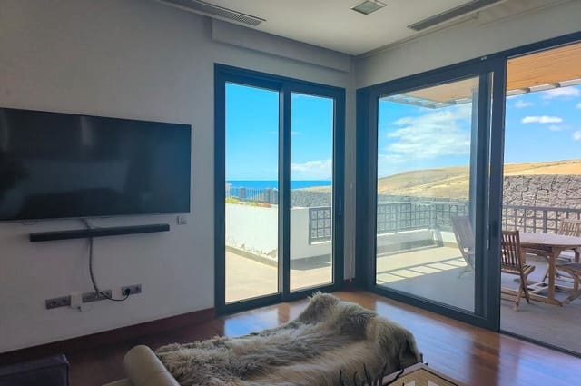 6 slaapkamer Villa te koop in Puerto Calero, Yaiza met zwembad - € 1.800.000 (Ref: 9809787)