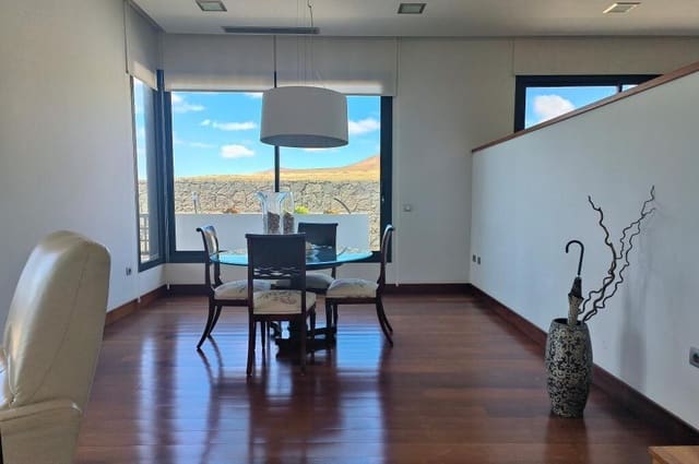 6 slaapkamer Villa te koop in Puerto Calero, Yaiza met zwembad - € 1.800.000 (Ref: 9809787)