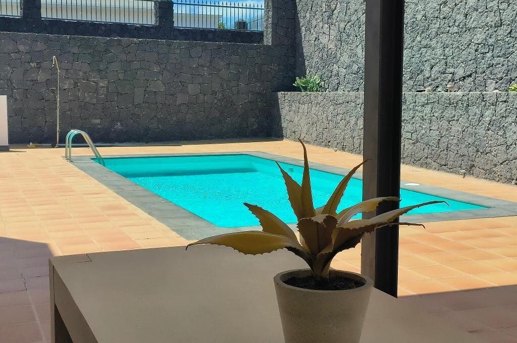 6 slaapkamer Villa te koop in Puerto Calero met zwembad - € 1.800.000 (Ref: 9809787)