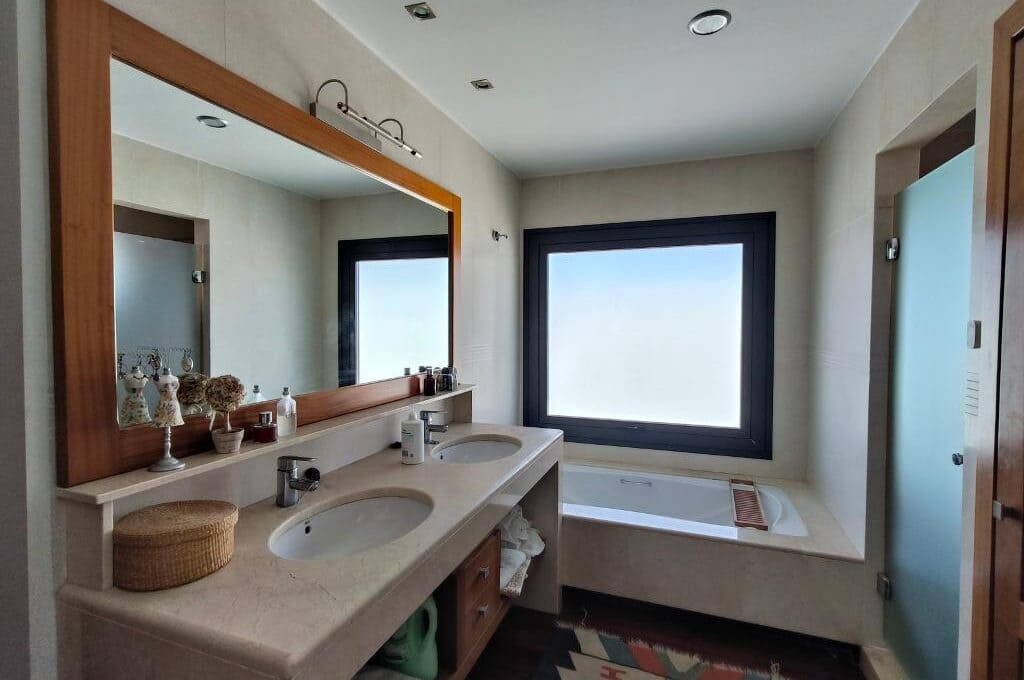 6 slaapkamer Villa te koop in Puerto Calero met zwembad - € 1.800.000 (Ref: 9809787)