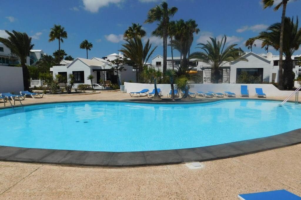 3 quarto Moradia para venda em Costa Teguise com piscina garagem - 495 000 € (Ref: 9989438)