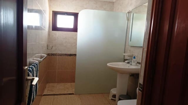 3 soverom Villa til salgs i Costa Teguise, Teguise med svømmebasseng garasje - € 495 000 (Ref: 9989438)