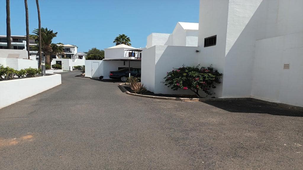 3 quarto Moradia para venda em Costa Teguise com piscina garagem - 495 000 € (Ref: 9989438)