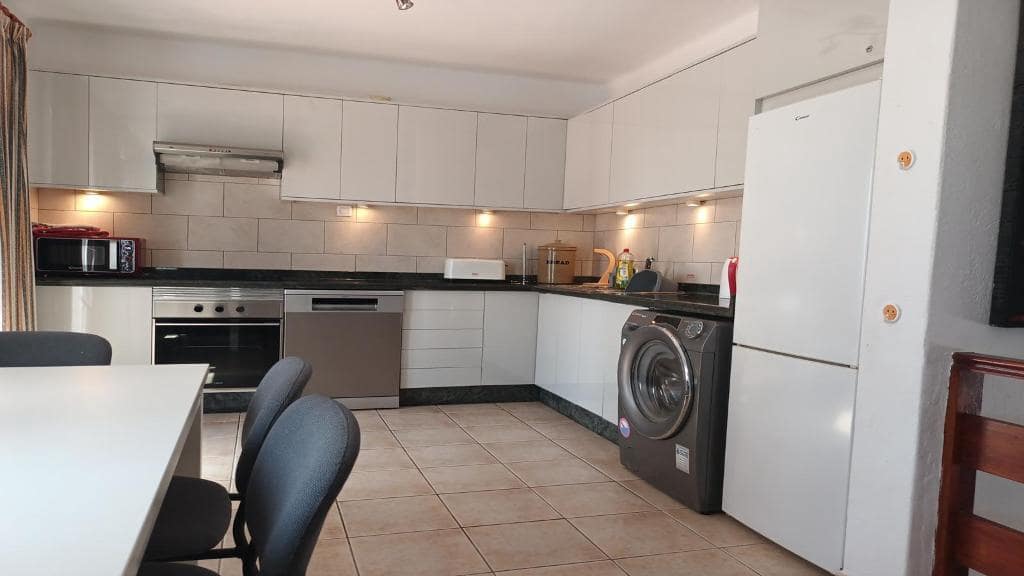 3 quarto Moradia para venda em Costa Teguise com piscina garagem - 495 000 € (Ref: 9989438)
