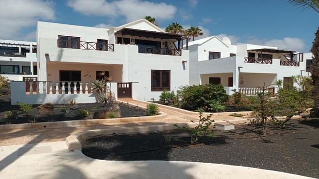 3 soverom Villa til salgs i Costa Teguise, Teguise med svømmebasseng garasje - € 495 000 (Ref: 9989438)