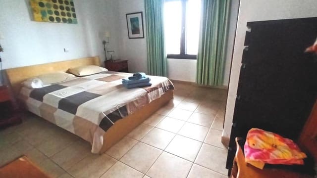 3 soverom Villa til salgs i Costa Teguise, Teguise med svømmebasseng garasje - € 495 000 (Ref: 9989438)