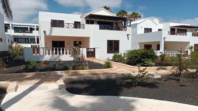 3 soverom Villa til salgs i Costa Teguise, Teguise med svømmebasseng garasje - € 495 000 (Ref: 9989439)
