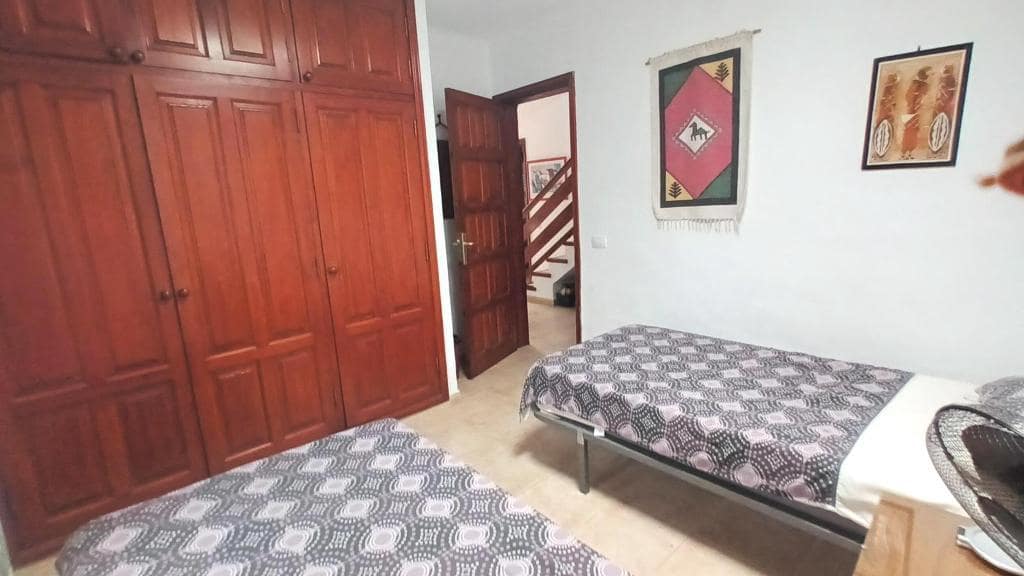 3 quarto Moradia para venda em Costa Teguise com piscina garagem - 495 000 € (Ref: 9989439)