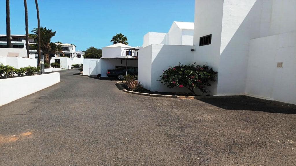 3 quarto Moradia para venda em Costa Teguise com piscina garagem - 495 000 € (Ref: 9989439)