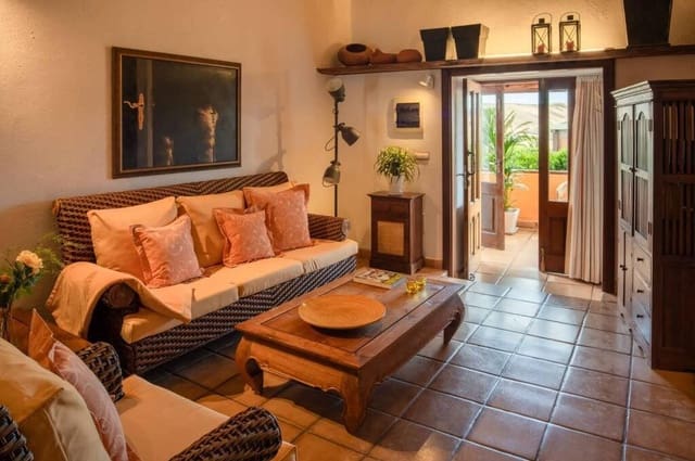 Finca/Casa Rural de 11 habitaciones en Haría en venta con piscina - 2.299.900 € (Ref: 9994620)