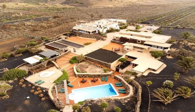 11 slaapkamer Finca/Landhuis te koop in Haría met zwembad - € 2.299.900 (Ref: 9994620)