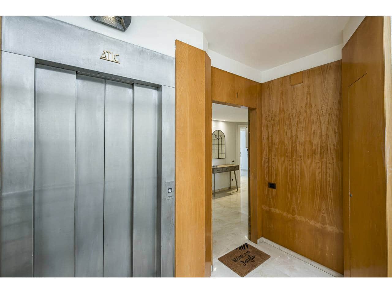 4 bedroom Penthouse for sale in Sitges with pool garage - € 1,490,000 (Ref: 10002495)