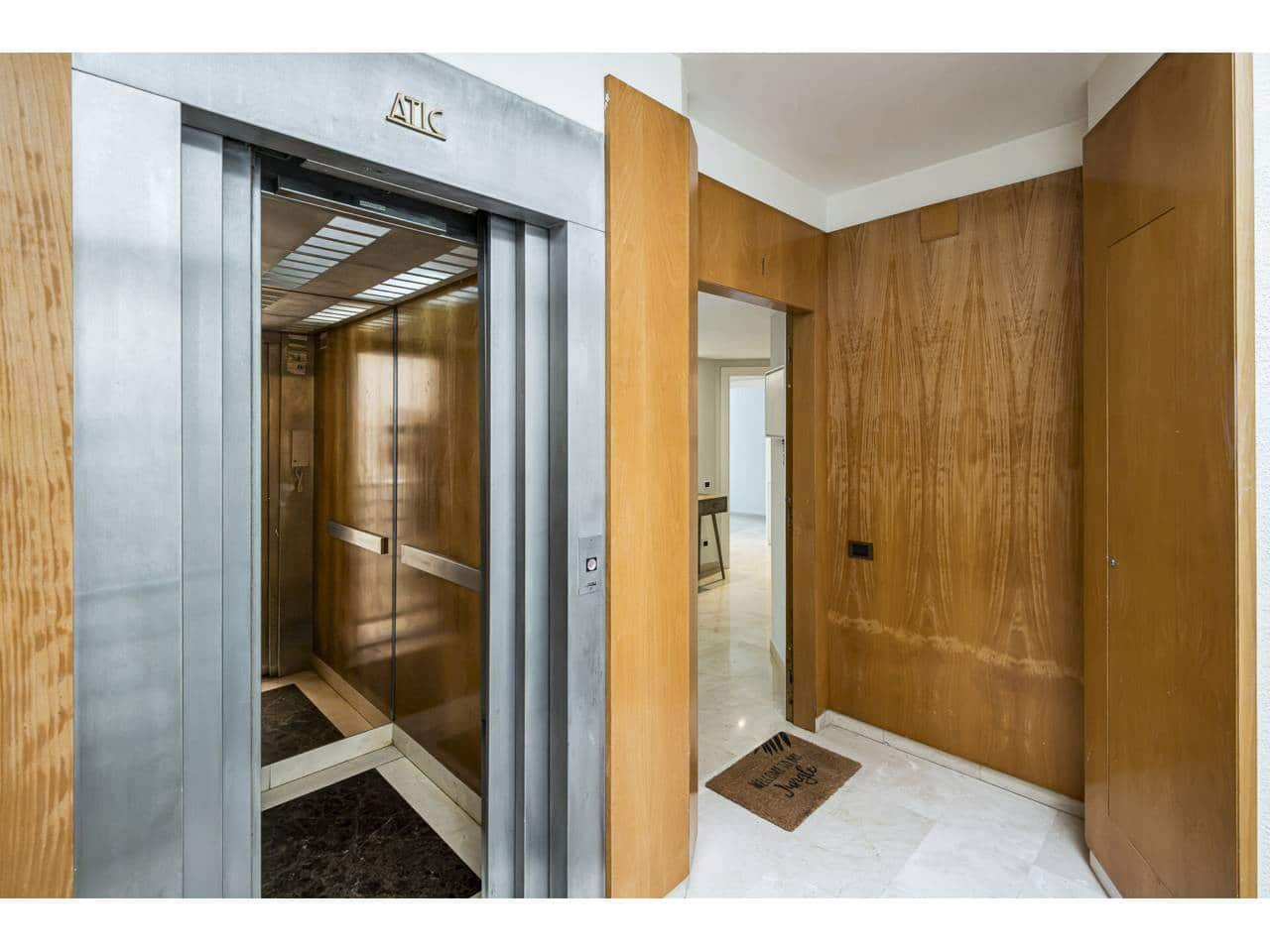4 bedroom Penthouse for sale in Sitges with pool garage - € 1,490,000 (Ref: 10002495)