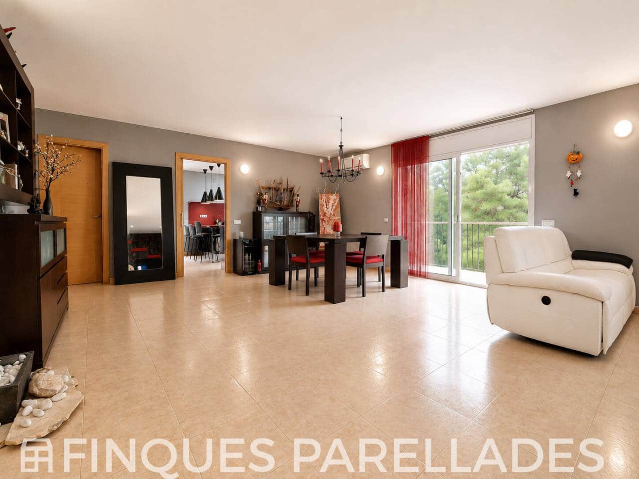 4 soveværelse Villa til salg i Canyelles med swimmingpool garage - € 548.000 (Ref: 10046647)