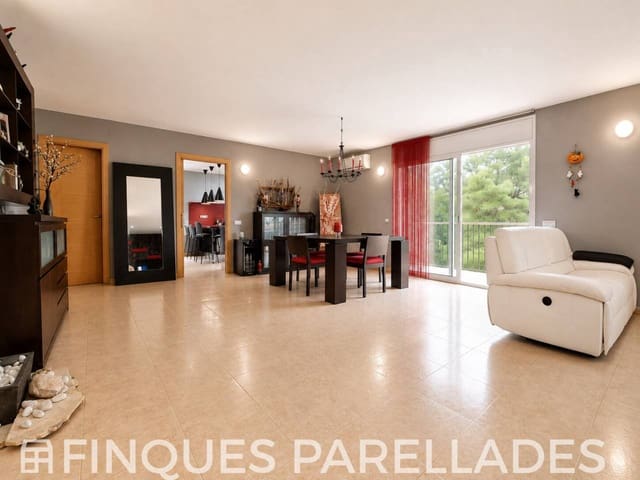 4 soveværelse Villa til salg i Canyelles med swimmingpool garage - € 548.000 (Ref: 10046647)