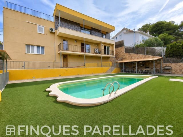 4 soveværelse Villa til salg i Canyelles med swimmingpool garage - € 548.000 (Ref: 10046647)