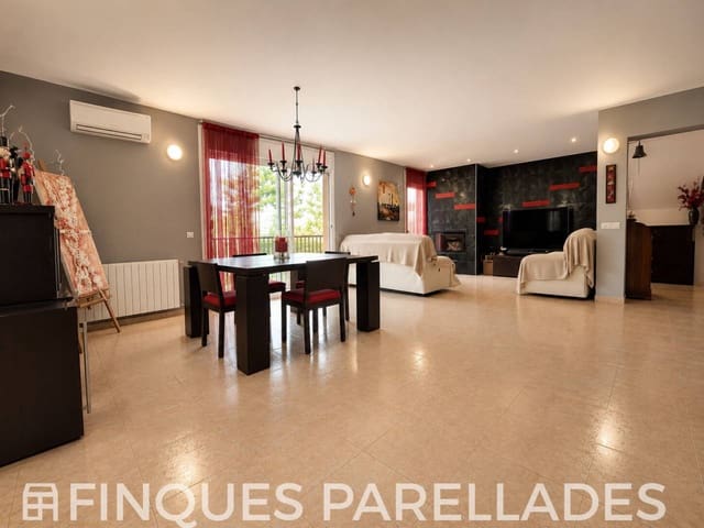 4 soveværelse Villa til salg i Canyelles med swimmingpool garage - € 548.000 (Ref: 10046647)
