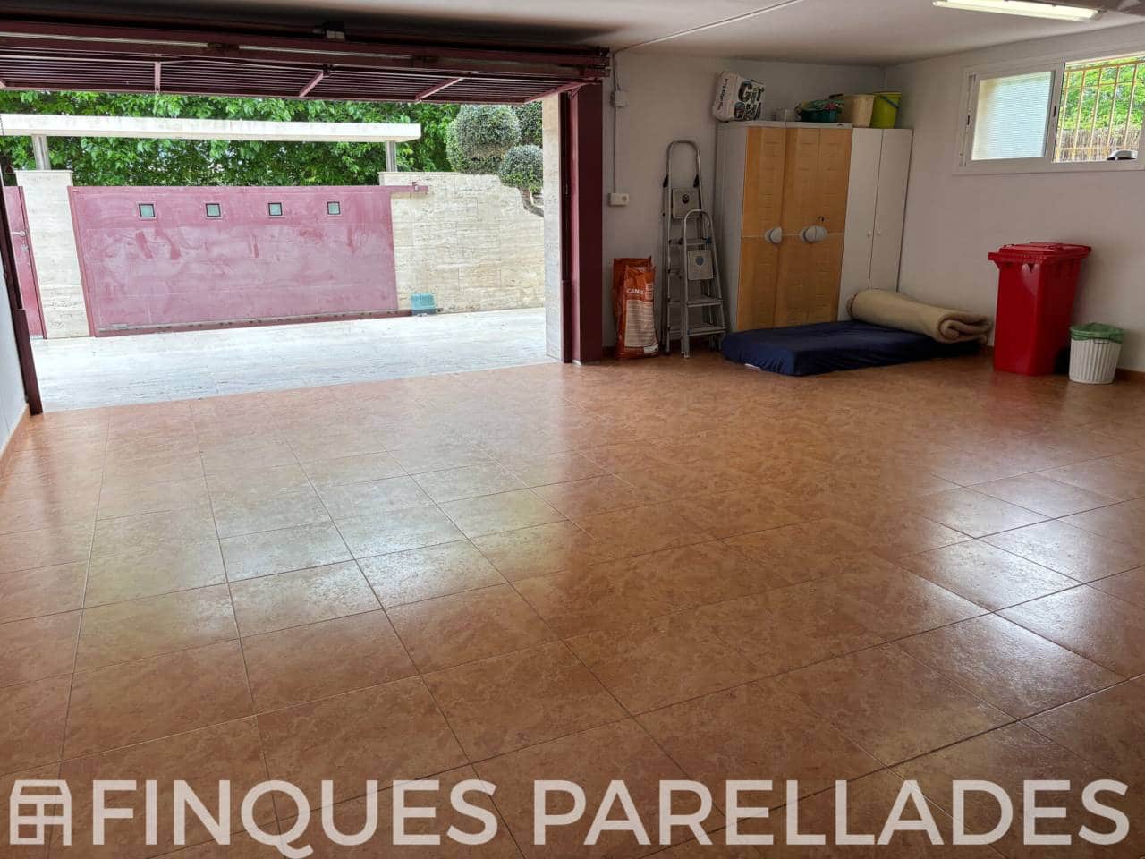 3 soverom Villa til salgs i Sant Pere de Ribes med svømmebasseng garasje - € 635 000 (Ref: 8983826)