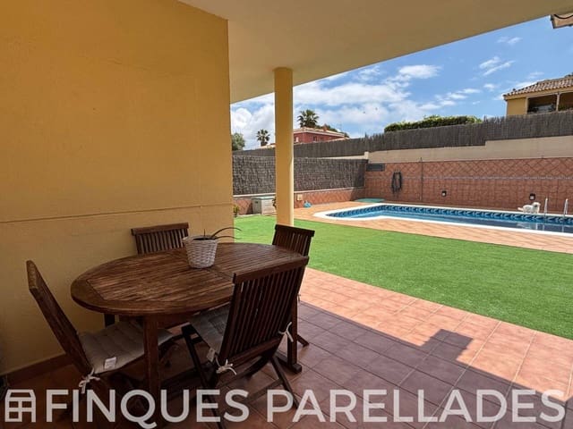 3 bedroom Villa for sale in Sant Pere de Ribes with pool garage - € 635,000 (Ref: 8983826)