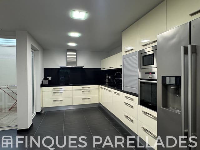 3 bedroom Flat for sale in Sitges with garage - € 1,100,000 (Ref: 9136807)
