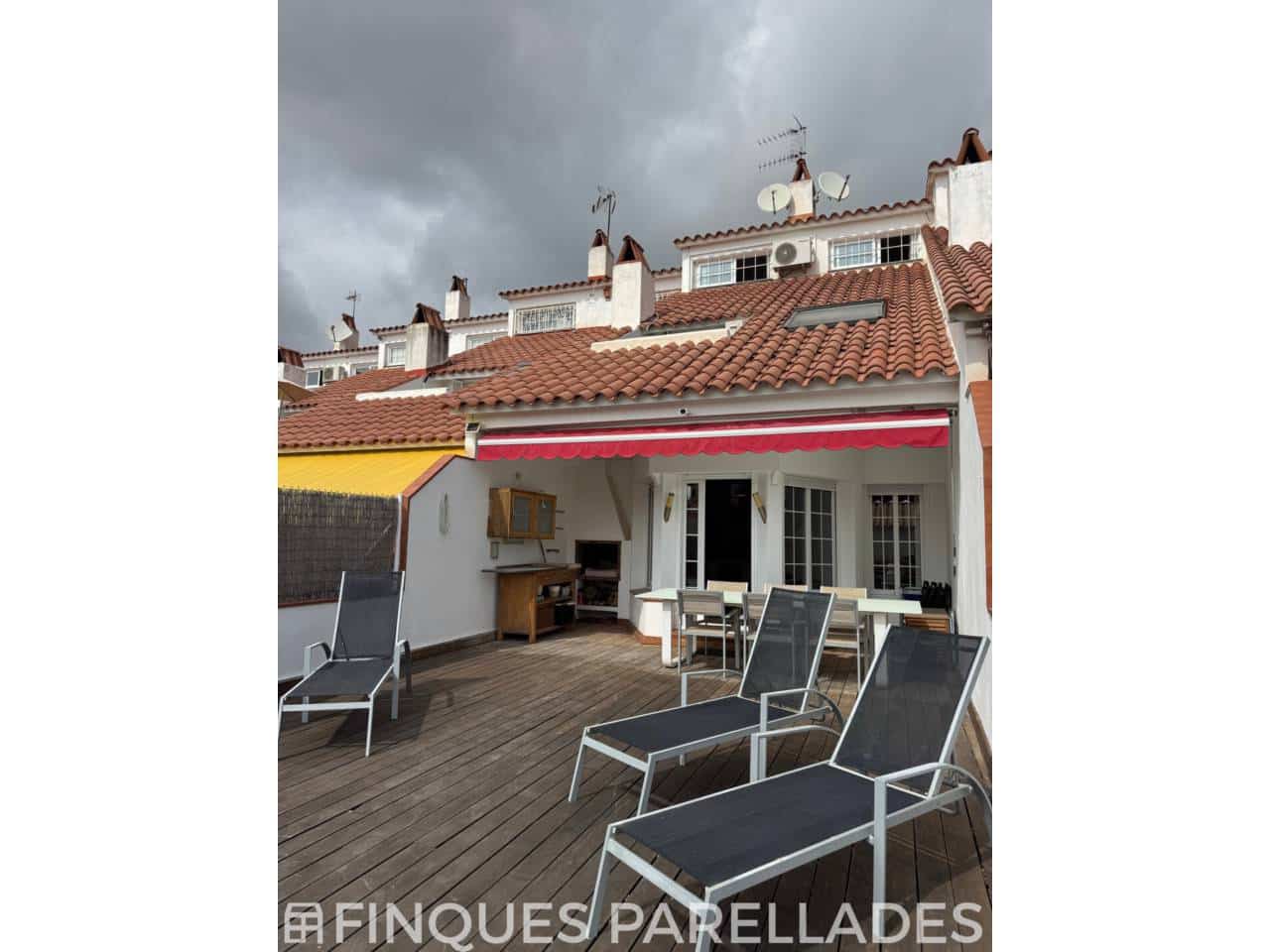 4 soveværelse Byhus til salg i Sitges med swimmingpool garage - € 630.000 (Ref: 9242552)