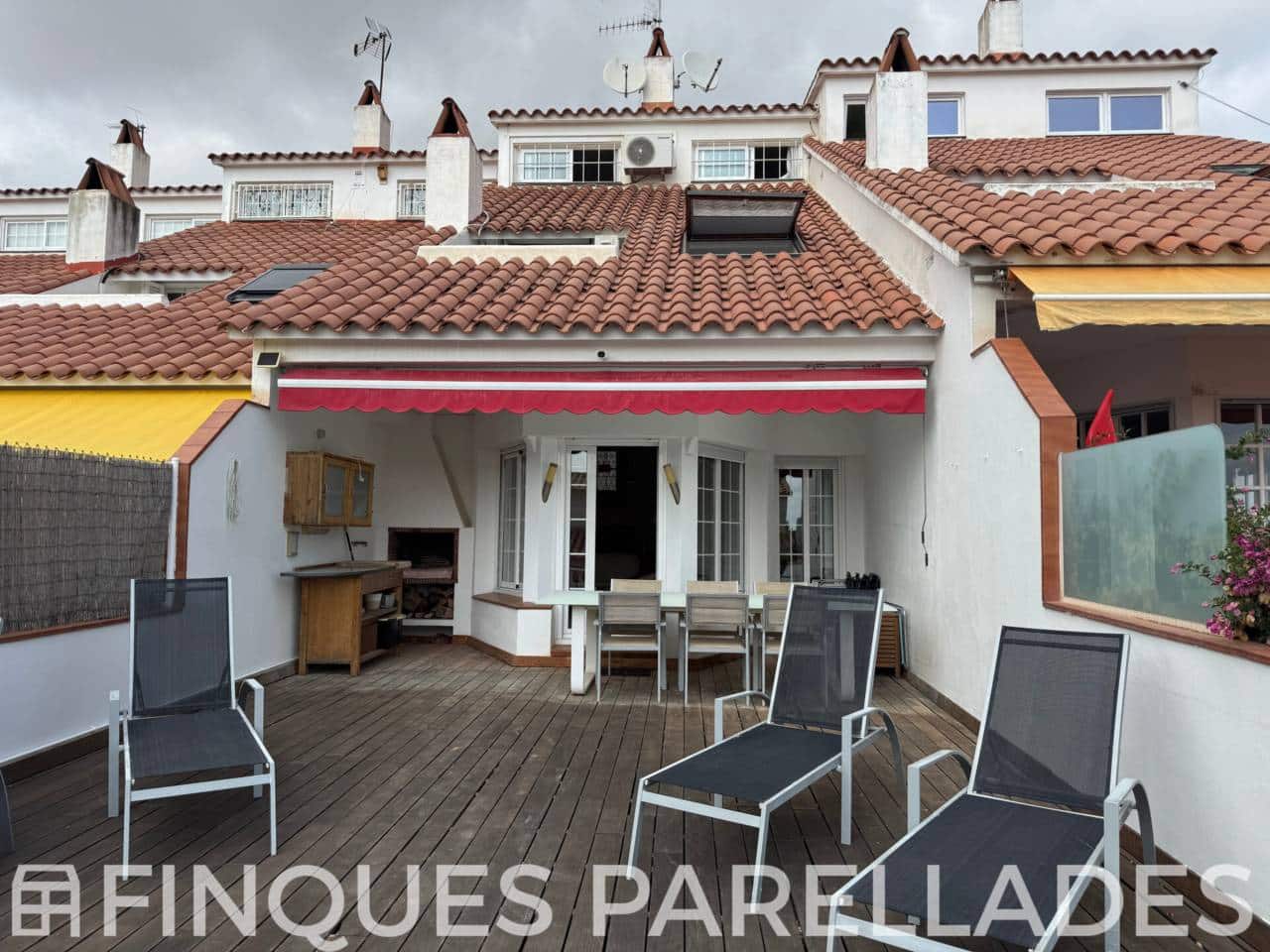 4 soveværelse Byhus til salg i Sitges med swimmingpool garage - € 630.000 (Ref: 9242552)