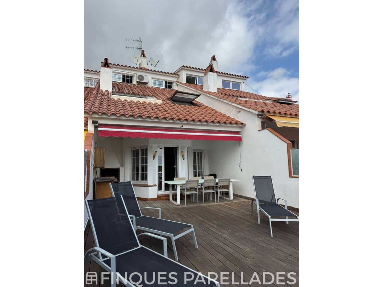 4 soveværelse Byhus til salg i Sitges med swimmingpool garage - € 630.000 (Ref: 9242552)