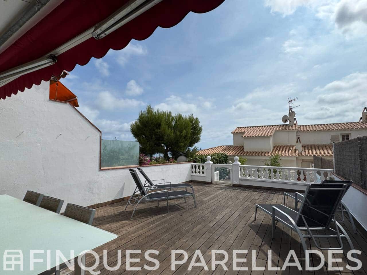 4 soveværelse Byhus til salg i Sitges med swimmingpool garage - € 630.000 (Ref: 9242552)