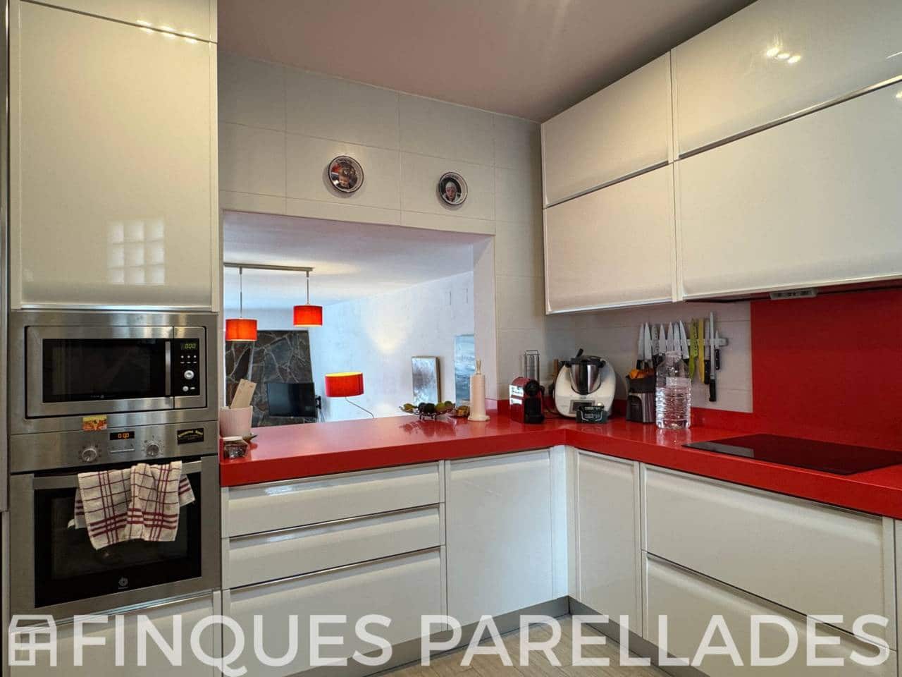 4 soveværelse Byhus til salg i Sitges med swimmingpool garage - € 630.000 (Ref: 9242552)