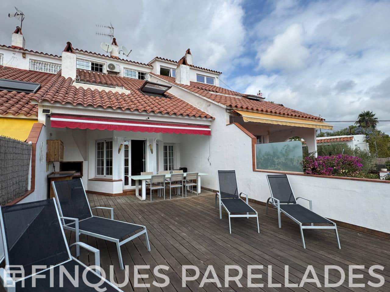 4 soveværelse Byhus til salg i Sitges med swimmingpool garage - € 630.000 (Ref: 9242552)