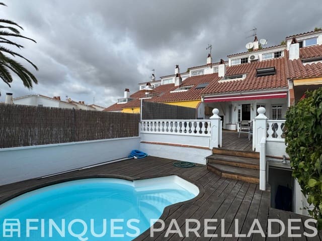 4 bedroom Townhouse for sale in Sitges with pool garage - € 630,000 (Ref: 9242552)
