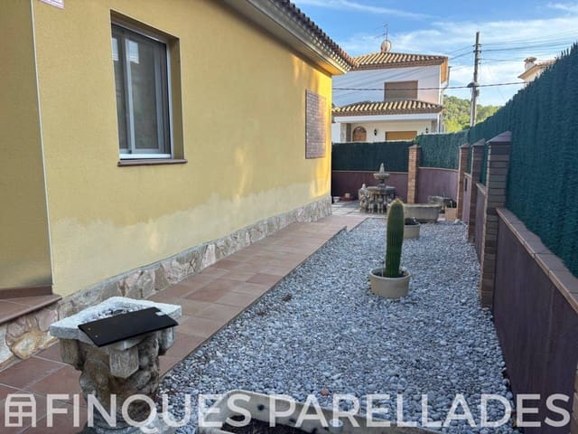 4 soverom Villa til leie i Canyelles med garasje - € 1 990 (Ref: 9272034)