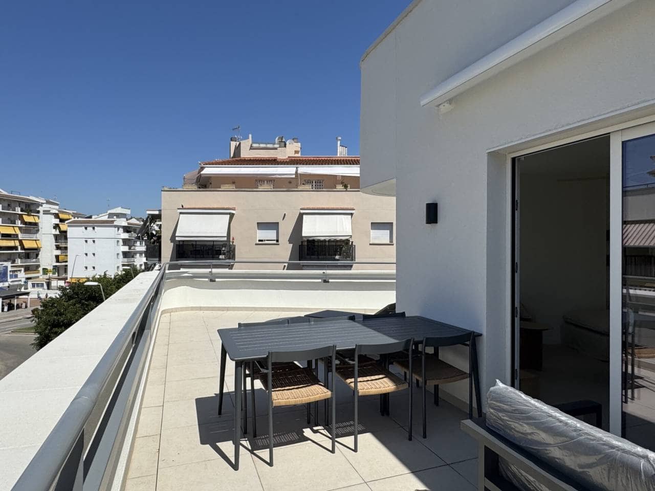 1 bedroom Penthouse for rent in Sitges - € 2,350 (Ref: 9300547)