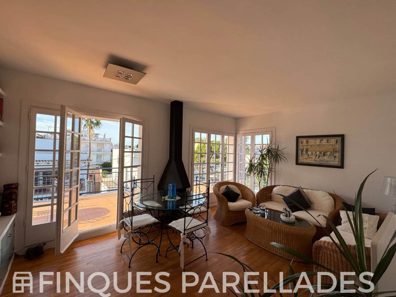 2 bedroom Penthouse for sale in Sitges with garage - € 680,000 (Ref: 9312369)