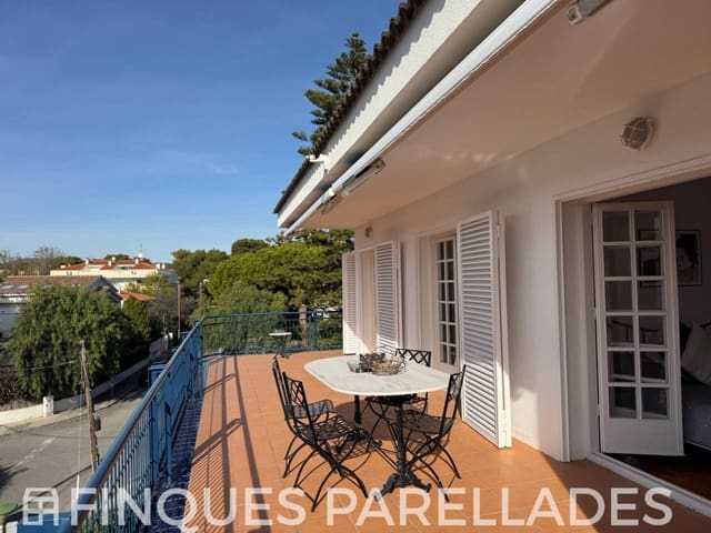 2 bedroom Penthouse for sale in Sitges with garage - € 680,000 (Ref: 9312369)