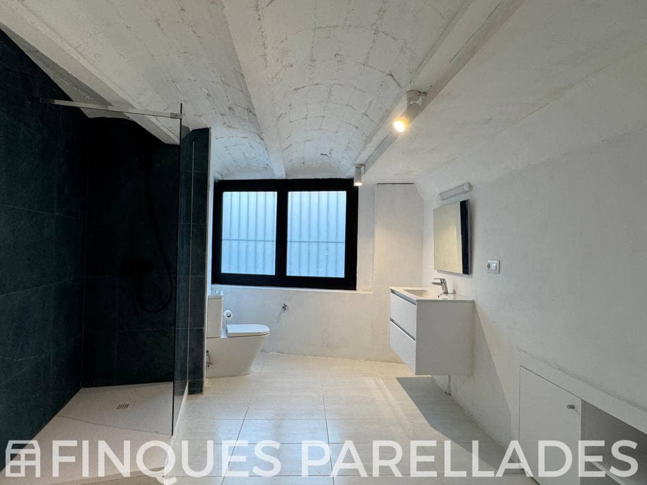 2 bedroom Commercial for sale in Sitges - € 296,000 (Ref: 9382408)