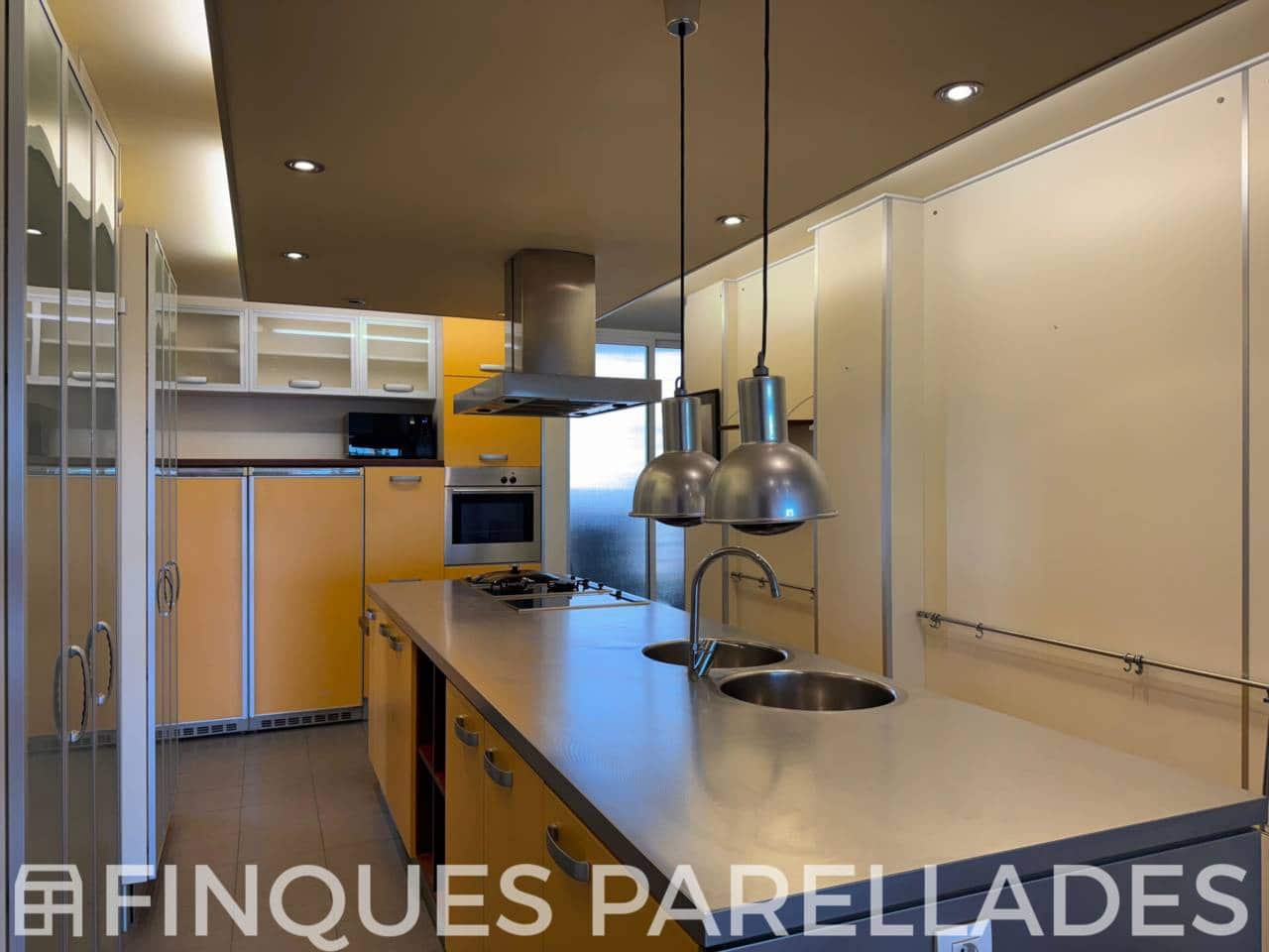 3 makuuhuone Asunto myytävänä paikassa Sitges mukana uima-altaan 
autotalli - 695 000 € (Ref: 9429606)