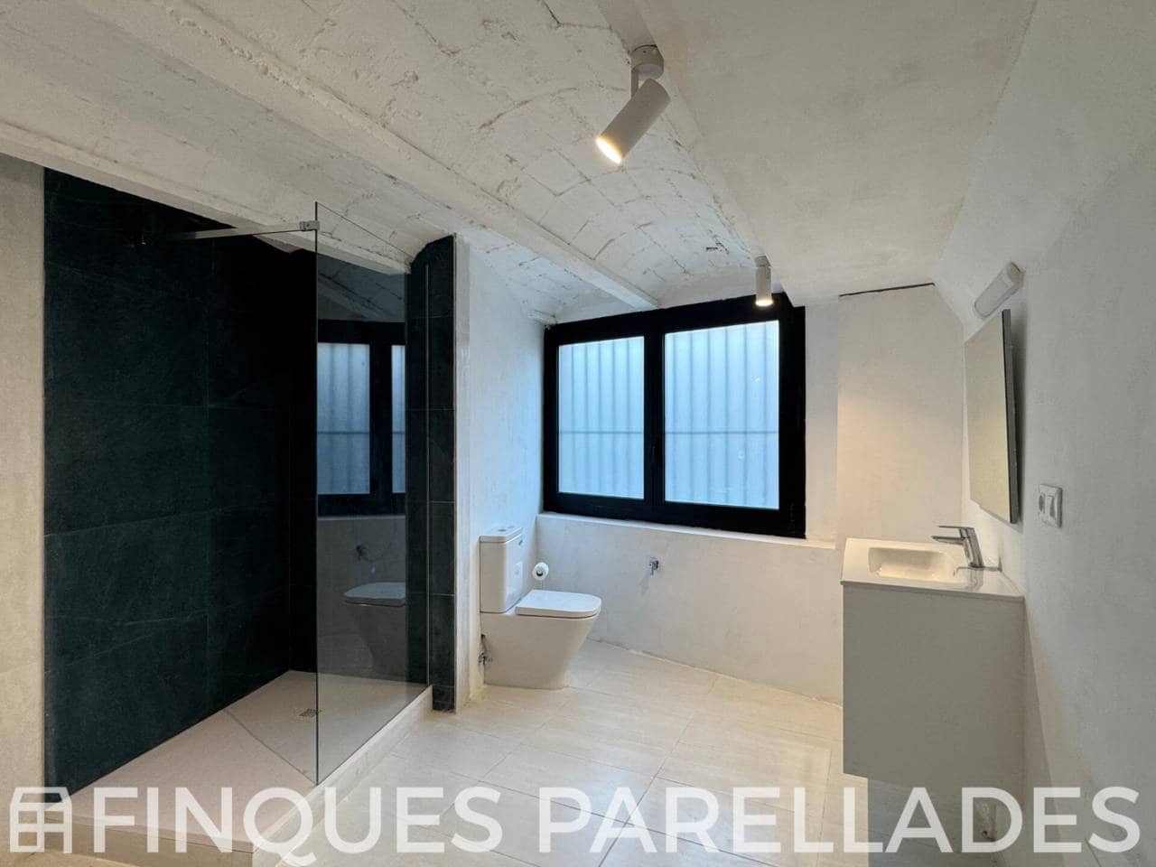 Local Comercial de 2 habitaciones en Sitges en venta - 275.000 € (Ref: 9501024)