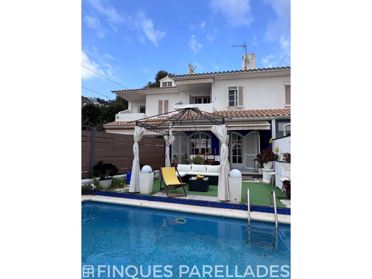 3 slaapkamer Halfvrijstaande villa te koop in Sitges met zwembad garage - € 660.000 (Ref: 9709449)