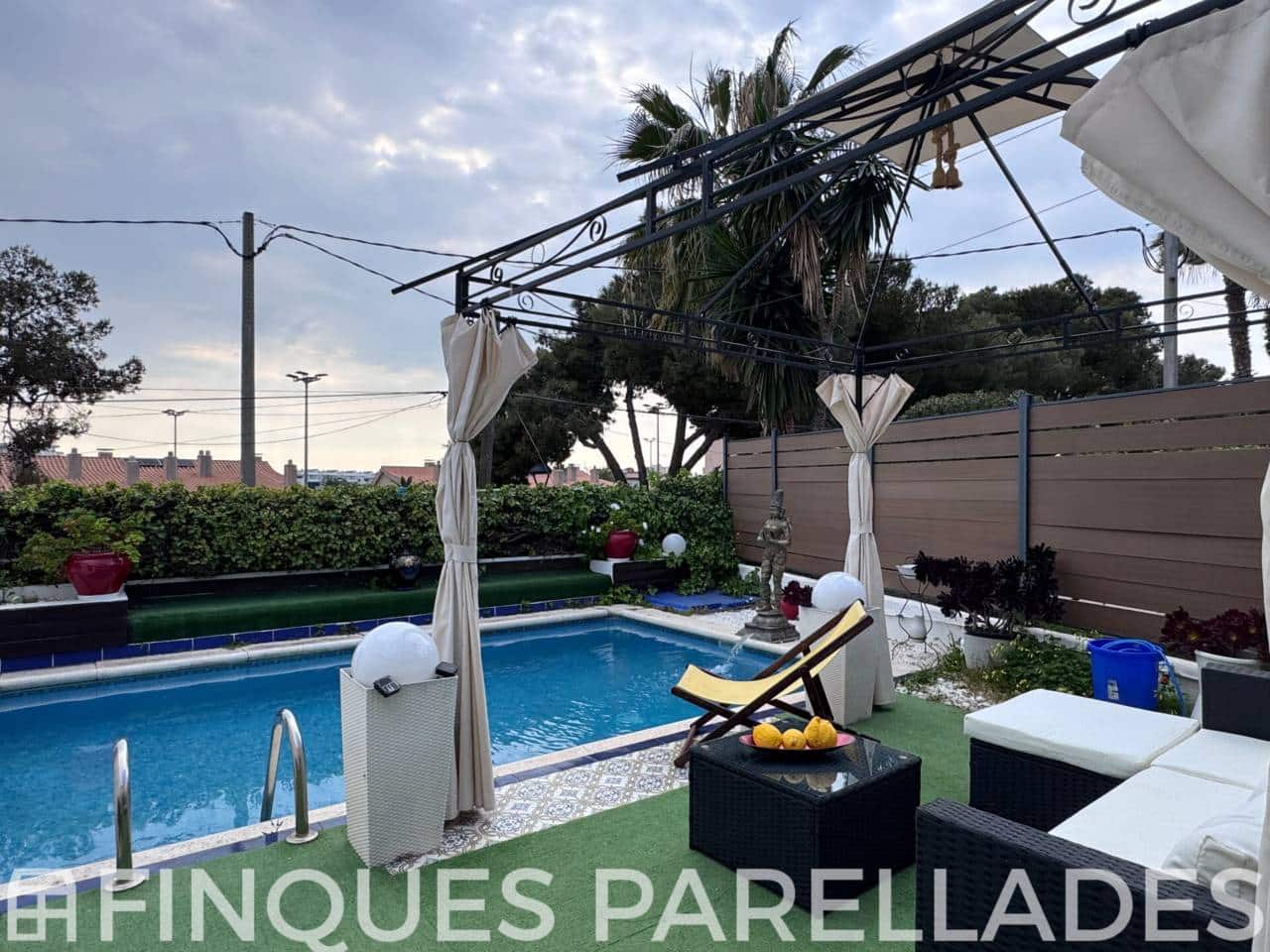 3 slaapkamer Halfvrijstaande villa te koop in Sitges met zwembad garage - € 660.000 (Ref: 9709449)